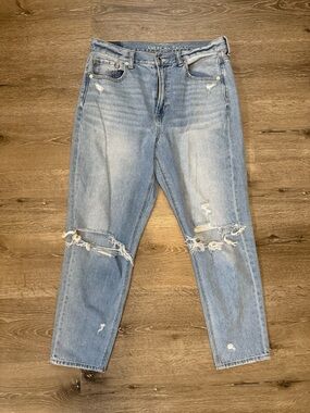 American Eagle Distressed Mom Jean Size 10 Regular